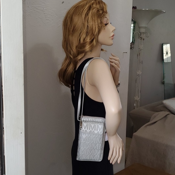 Silver metalic color phone & wallet . - Picture 7 of 9